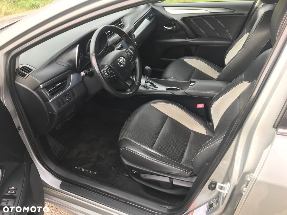 Toyota Avensis - 11
