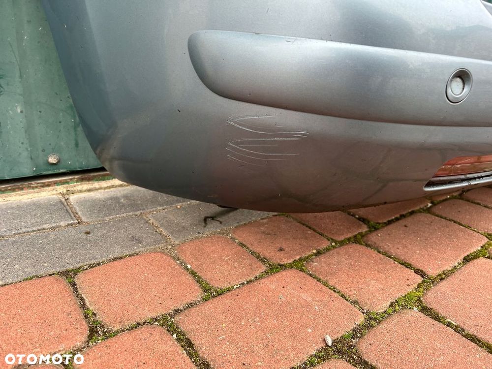 Zderzak tylny TYŁ PEUGEOT 5008 4x PDC Kod lakieru: KGYC - 5