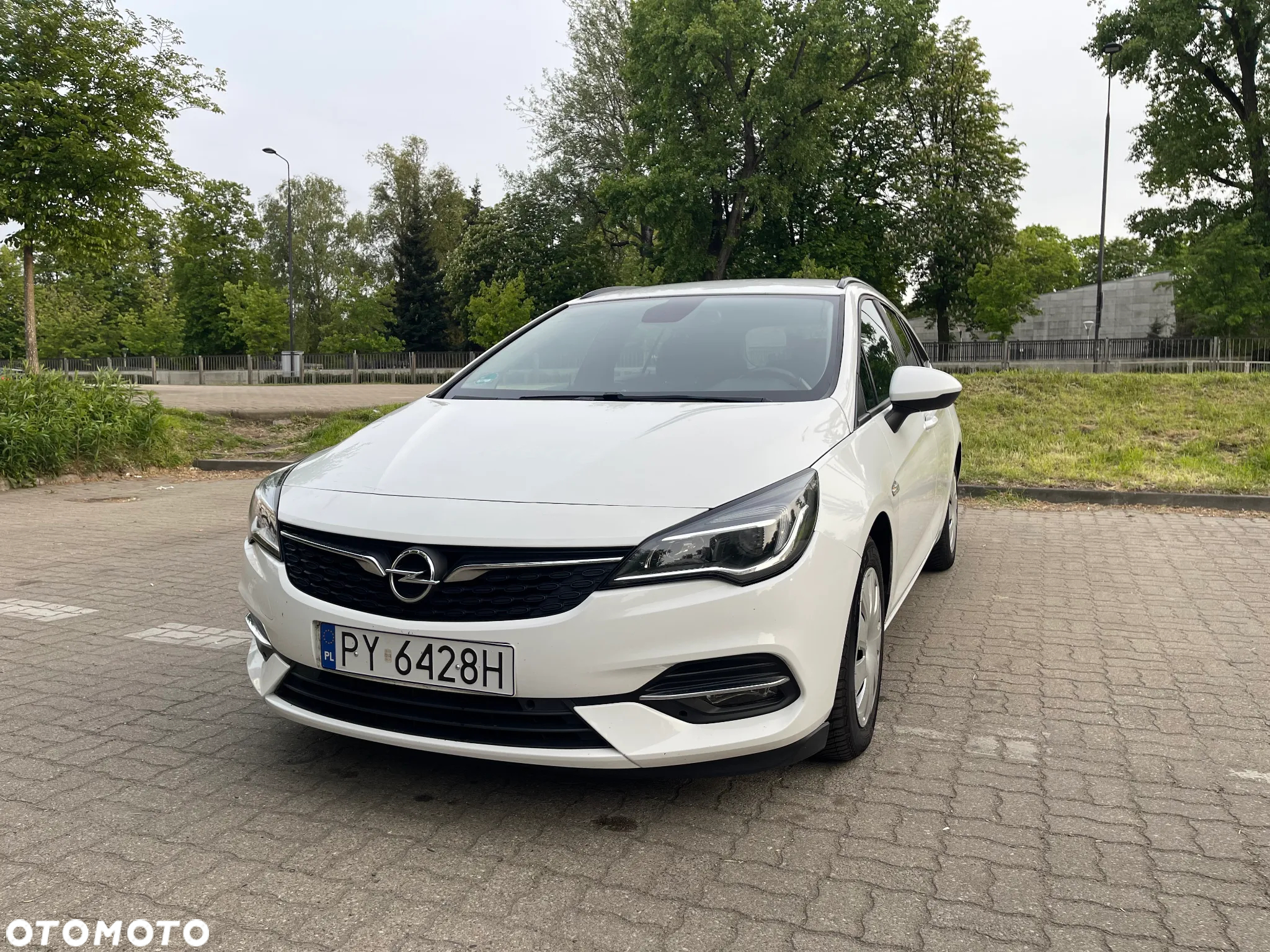 Opel Astra 1.2 Turbo Start/Stop Sports Tourer Business Edition - 2