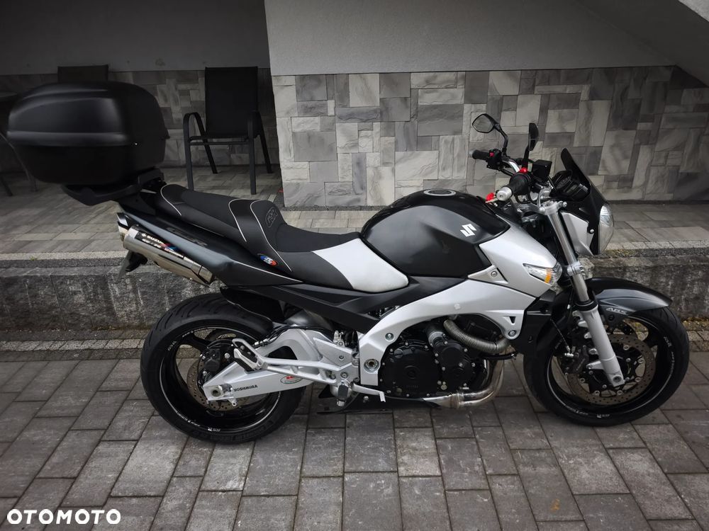 Suzuki GSR