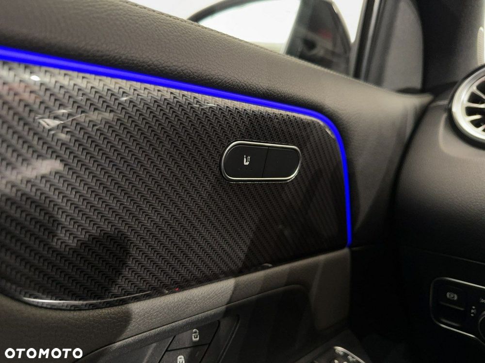 Mercedes-Benz GLA - 34