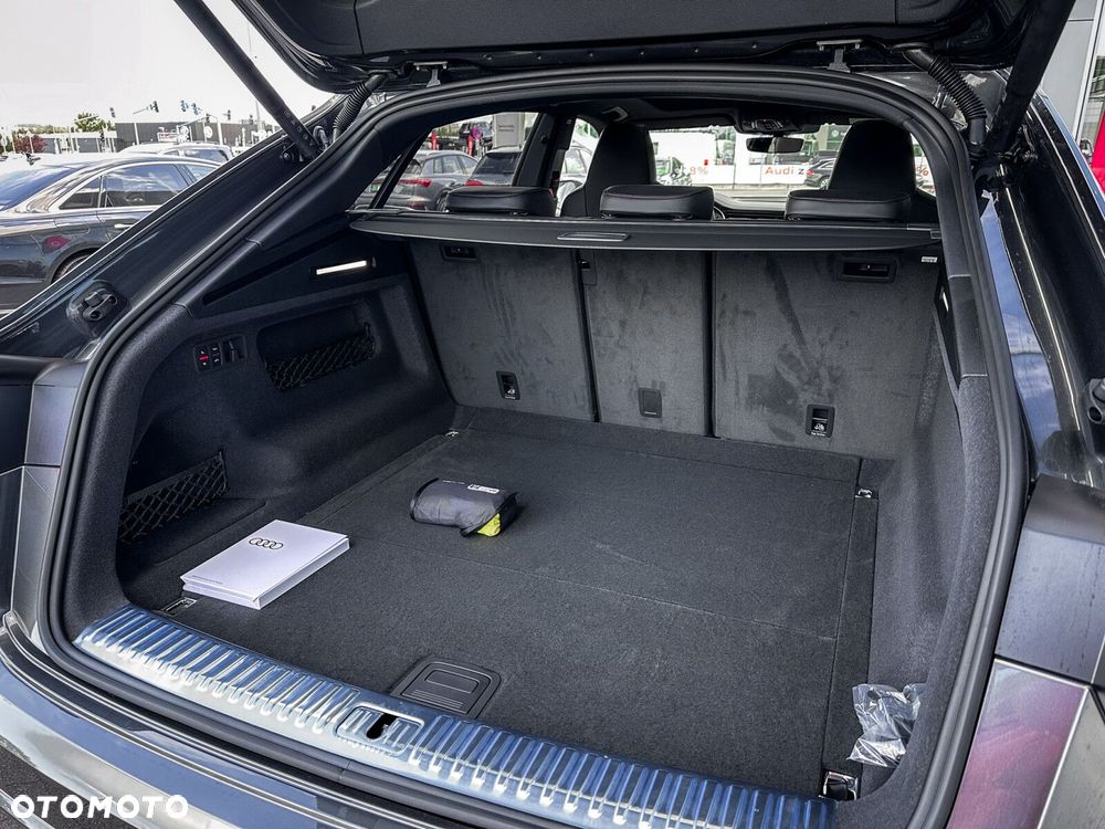 Audi Q8 - 12
