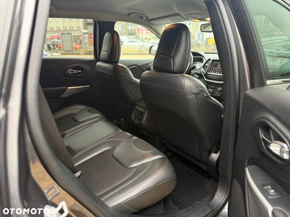 Jeep Cherokee - 21