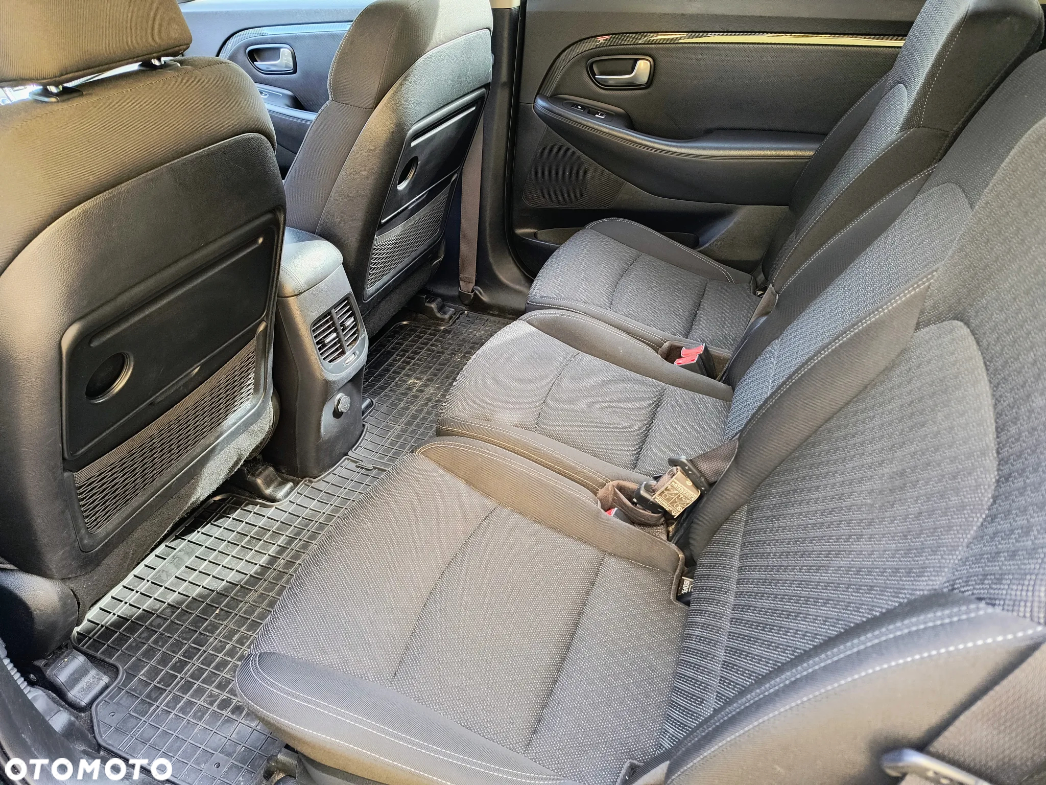 Kia Carens 1.7 CRDi L 7os DCT - 4