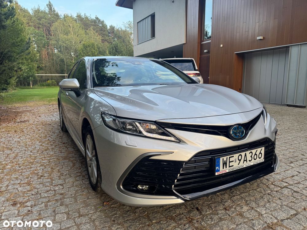 Toyota Camry - 4