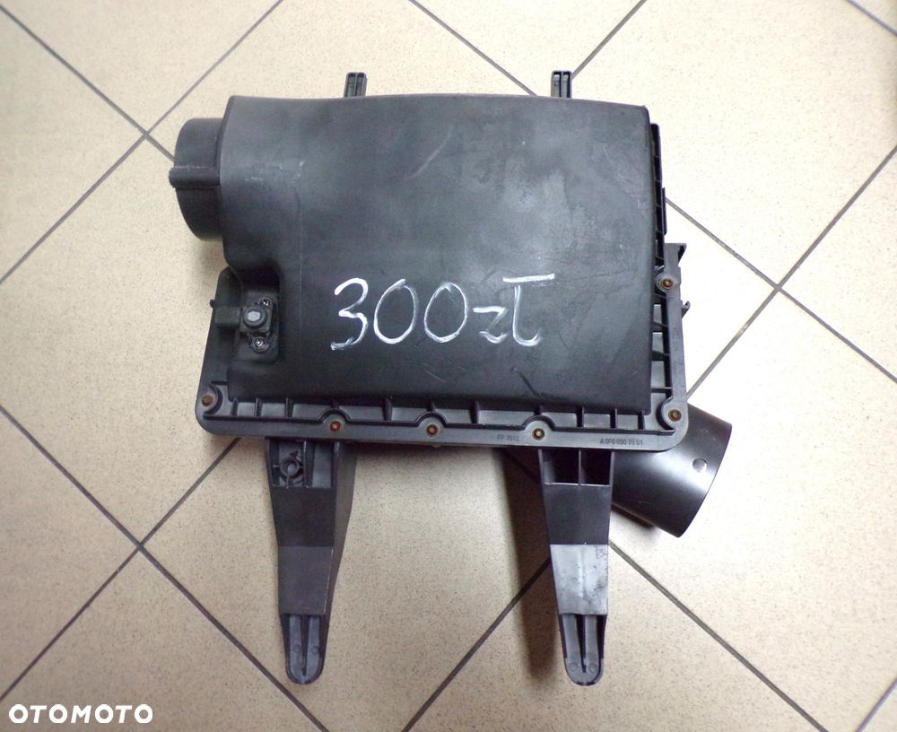 SPRINTER 906 CRAFTER 06- OBUDOWA FILTRA POWIETRZA - 1