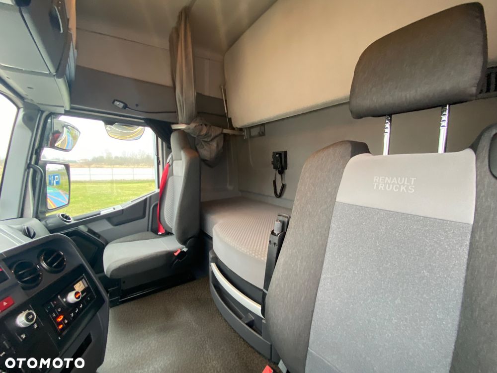 Renault T480 Sleeper Cab - 11