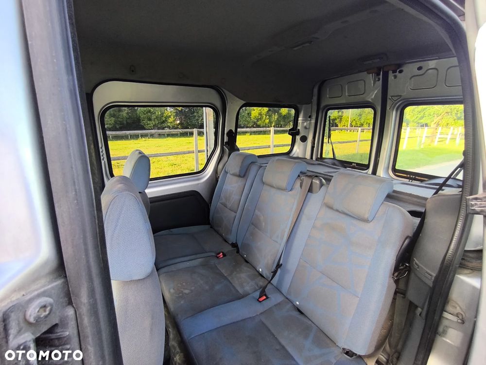 Ford Transit Connect - 13