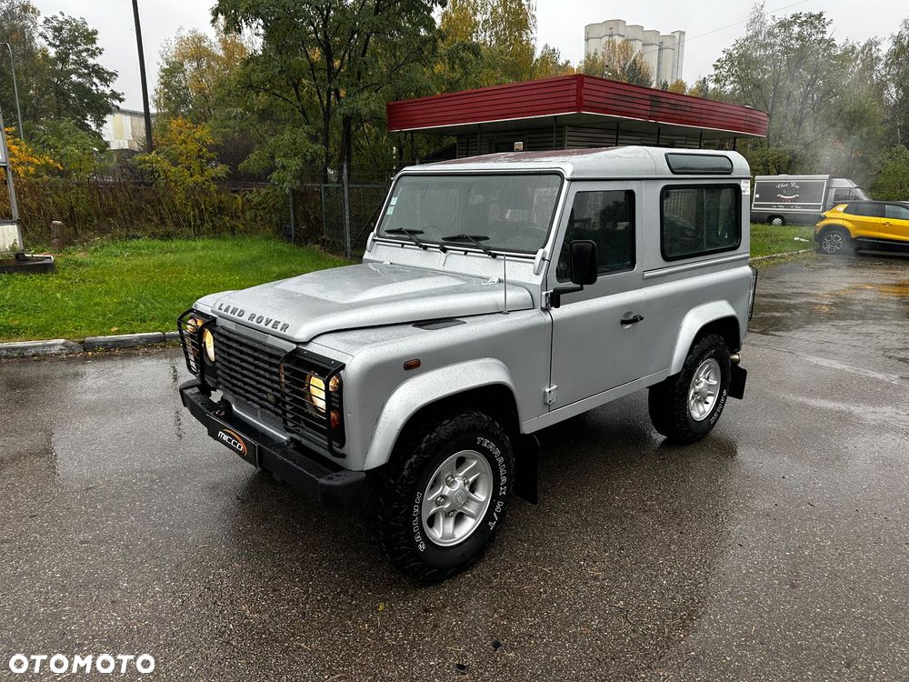 Land Rover Defender - 2