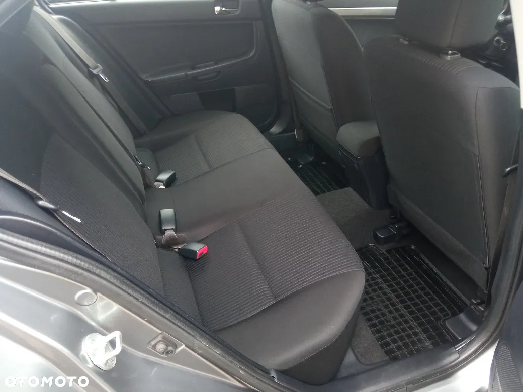 Mitsubishi Lancer 1.6 Inform - 12