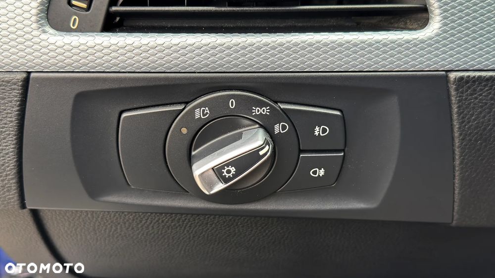 BMW Seria 3 330d xDrive DPF Edition Sport - 27