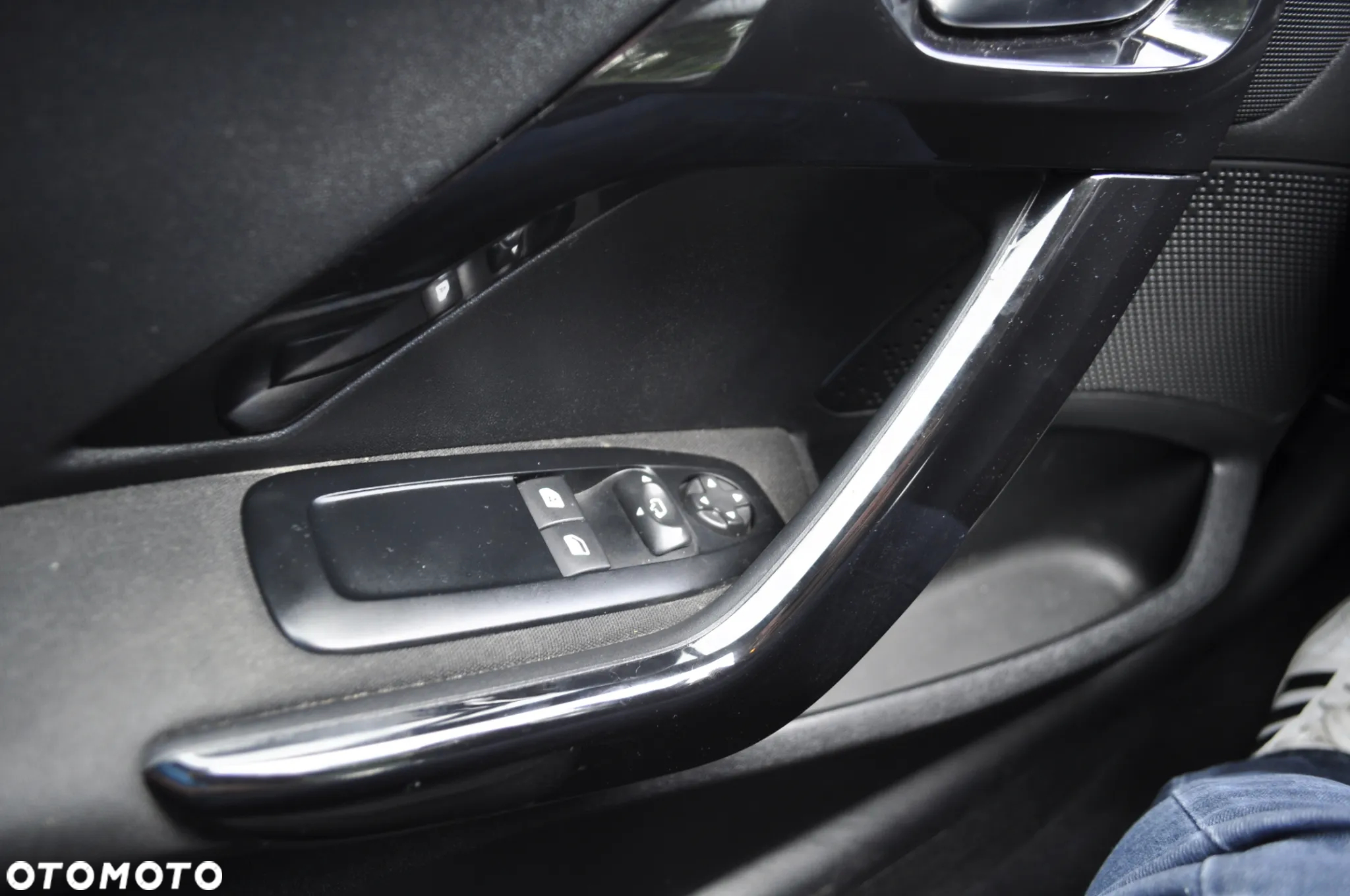 Peugeot 208 - 9