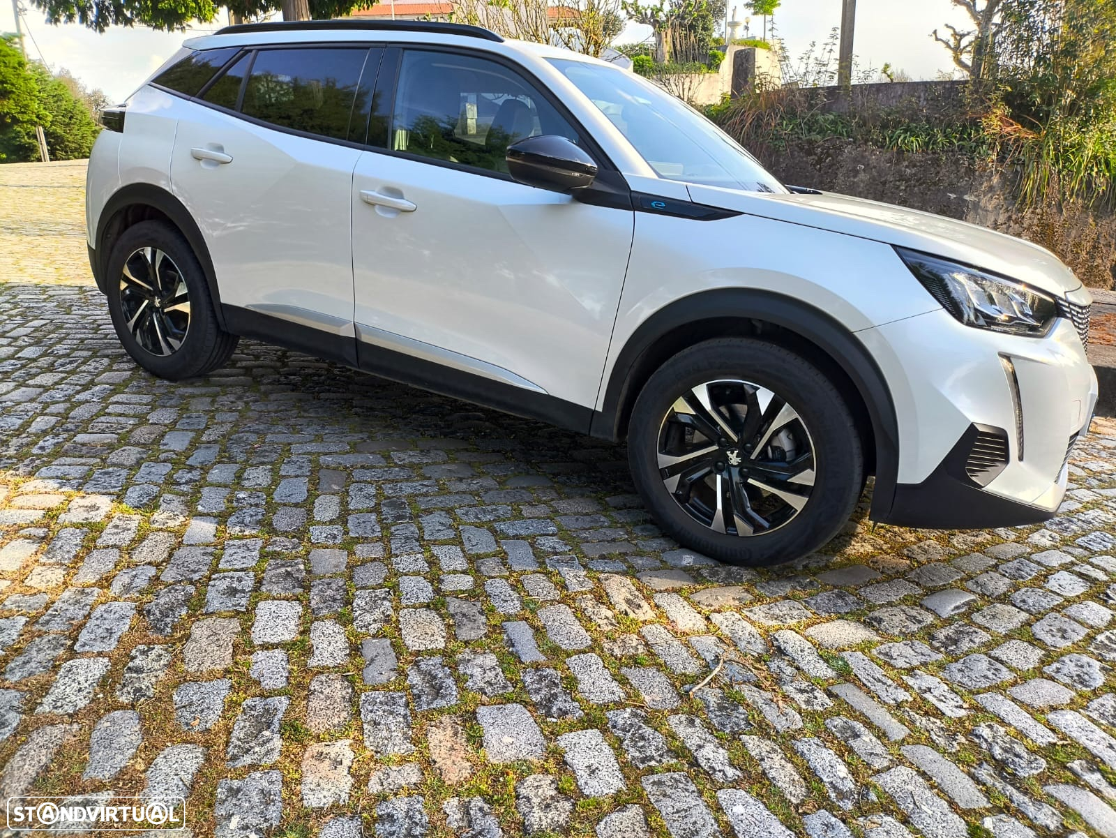 Peugeot e-2008 54 kWh Allure - 13