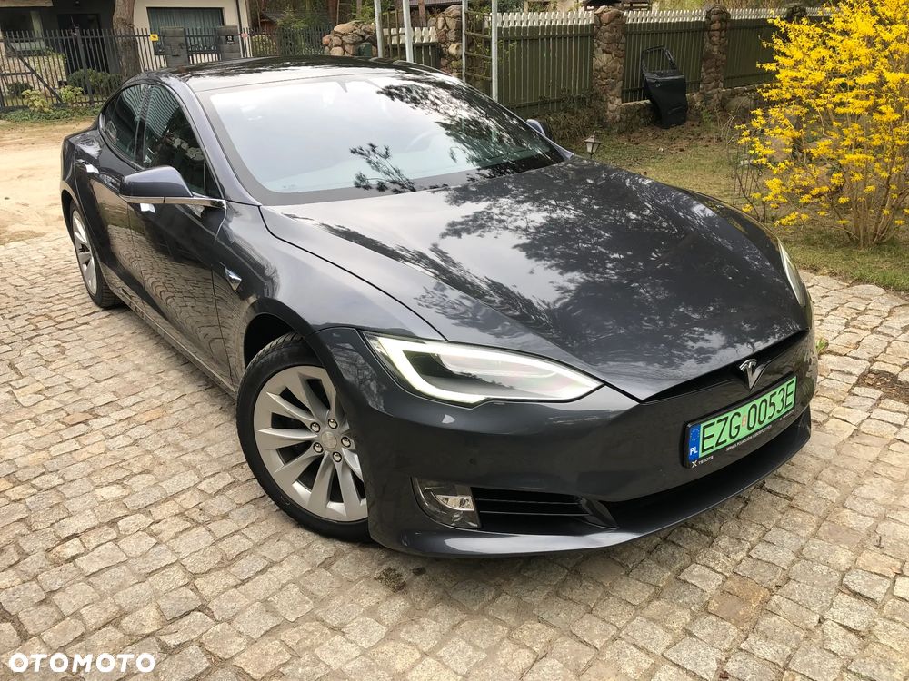 Tesla Model S - 1