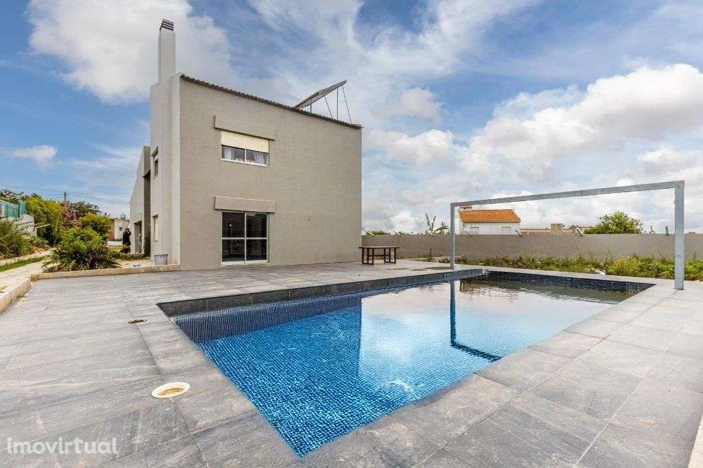 Moradia T3 parcialmente remodelada c/ piscina - Grande imagem: 2/28