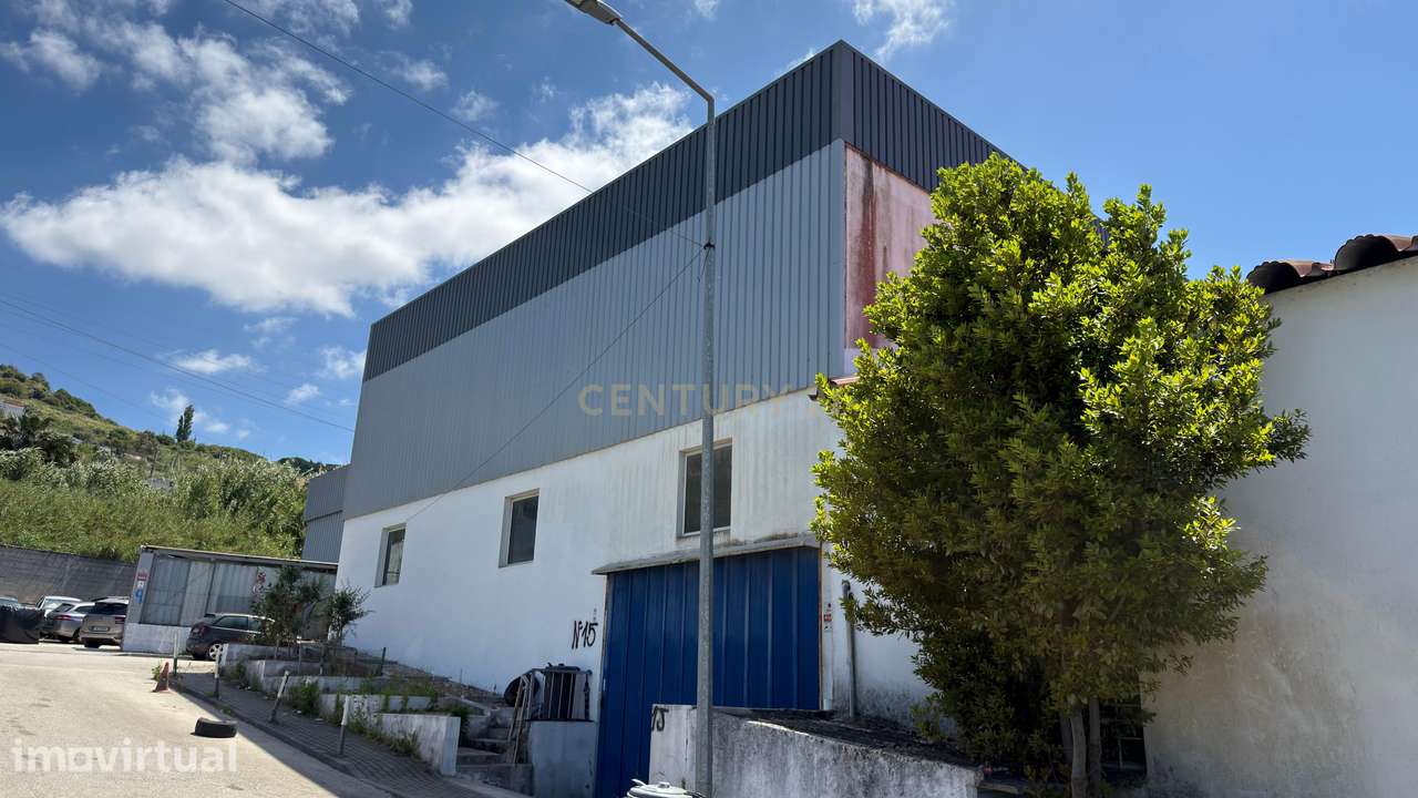 Armazém/Oficina com 2 Pisos e Entradas Independentes – Frielas - Grande imagem: 2/7