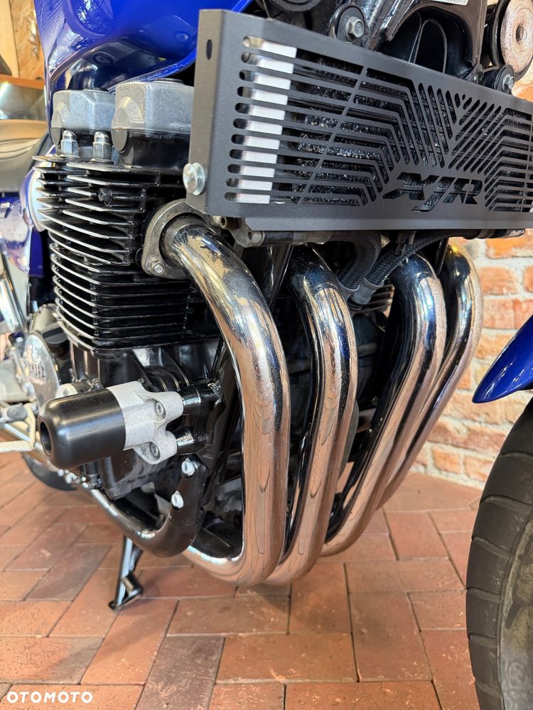 Yamaha XJR - 7