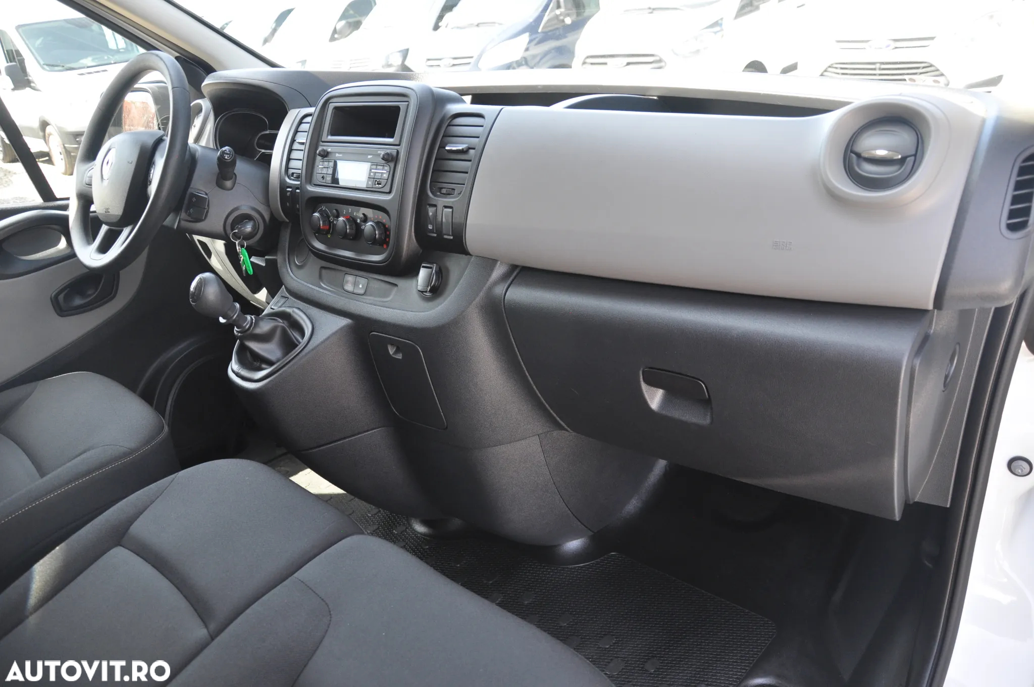 Renault Trafic L2H1 9 Locuri - 13