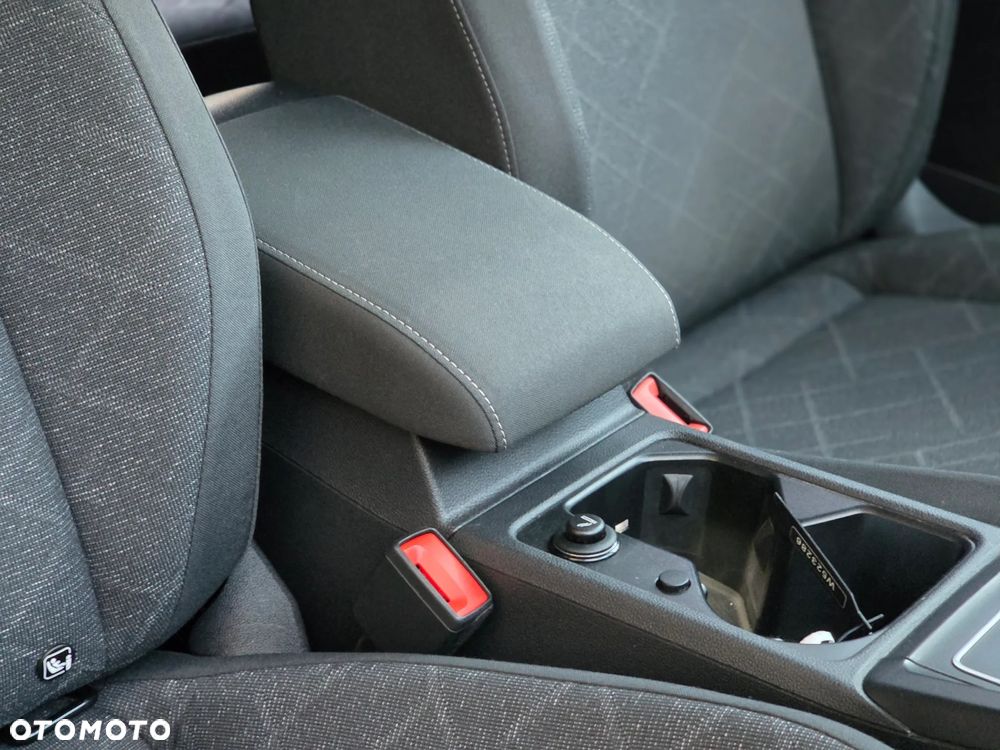 Volkswagen Golf 2.0 TDI SCR DSG Style - 25