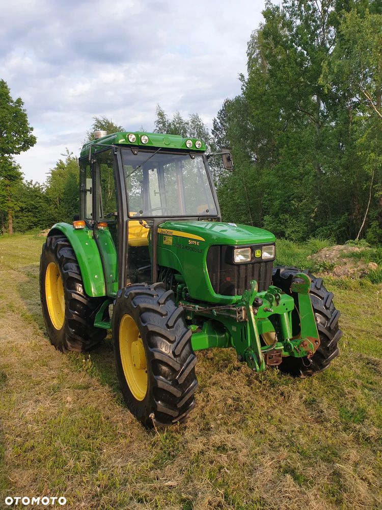 John Deere 5075E - 5
