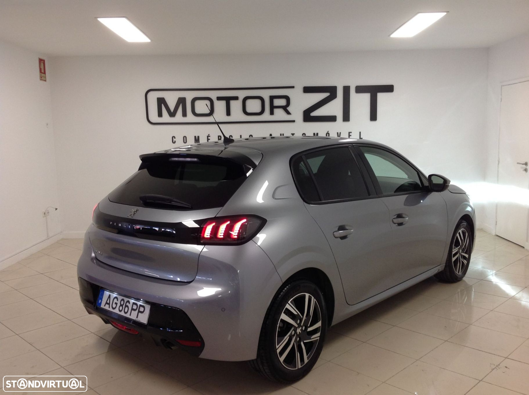Peugeot 208 1.2 PureTech Allure - 6