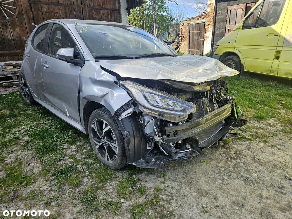 Toyota Yaris Hybrid 100 Active - 1