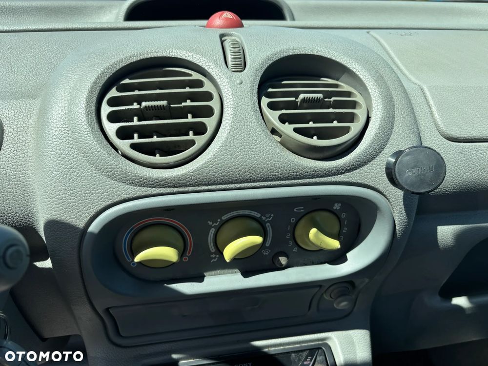 Renault Twingo 1.2 16V Privilege - 10