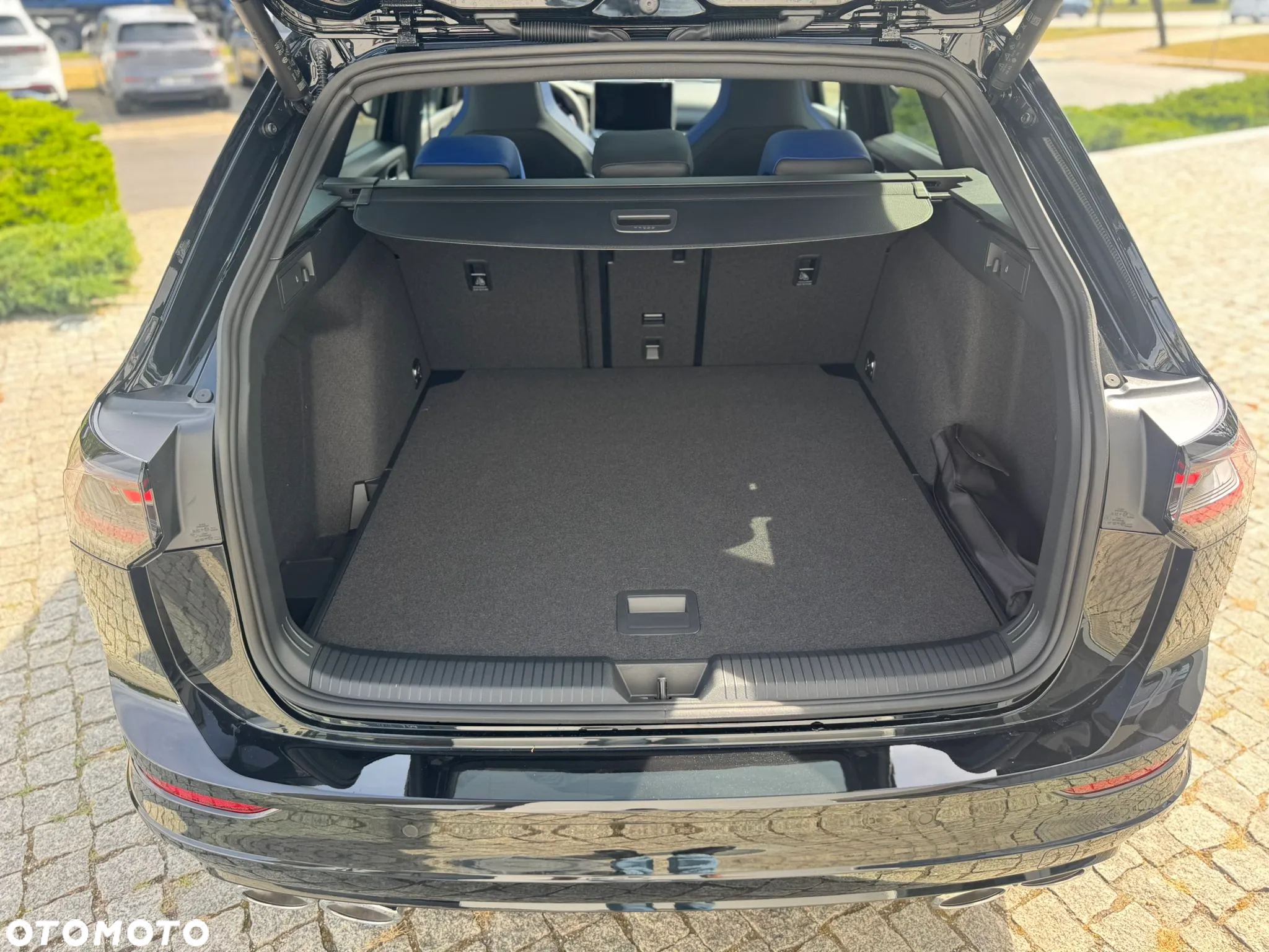 Volkswagen Golf VIII 2.0 TSI 4Motion R - 28