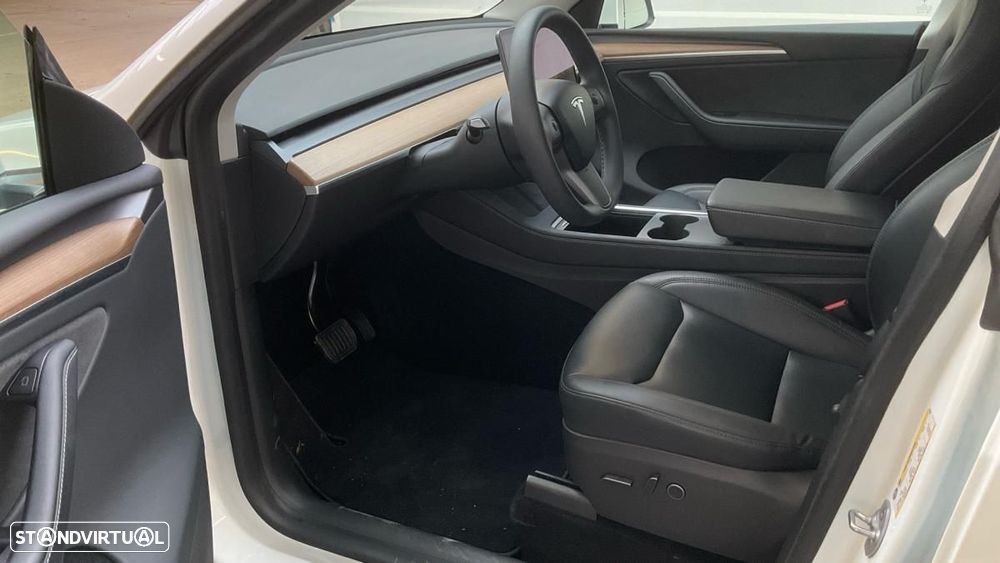 Tesla Model Y Long Range Dual Motor AWD - 3