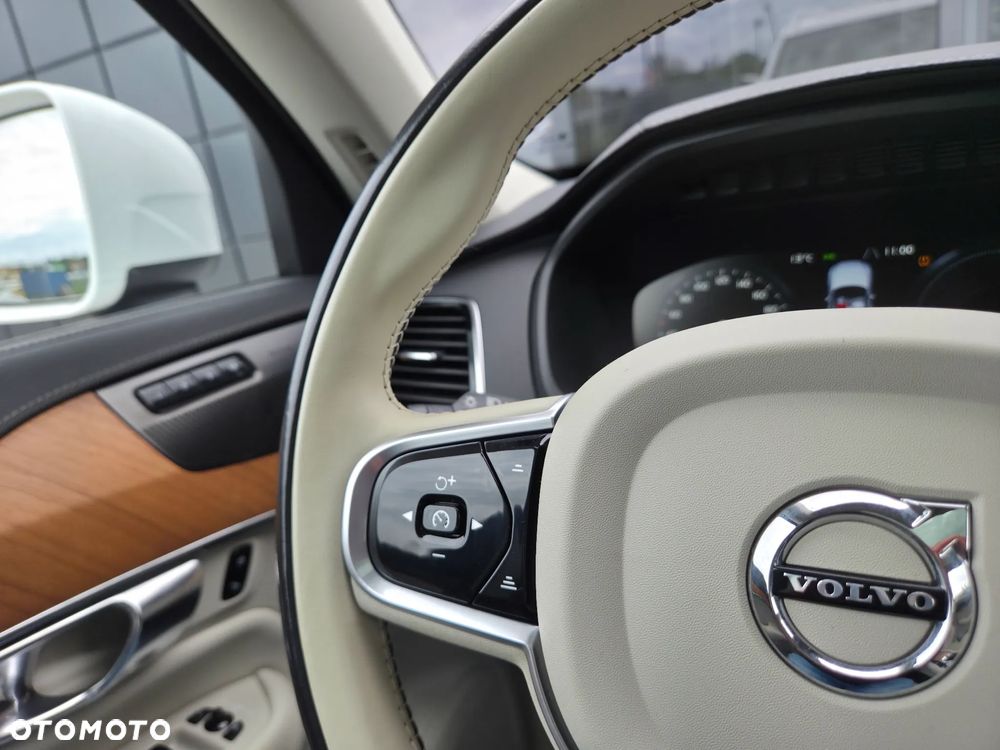 Volvo XC 90 - 22