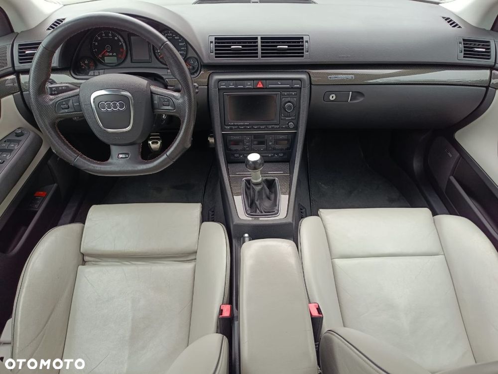 Audi RS4 Limousine - 29