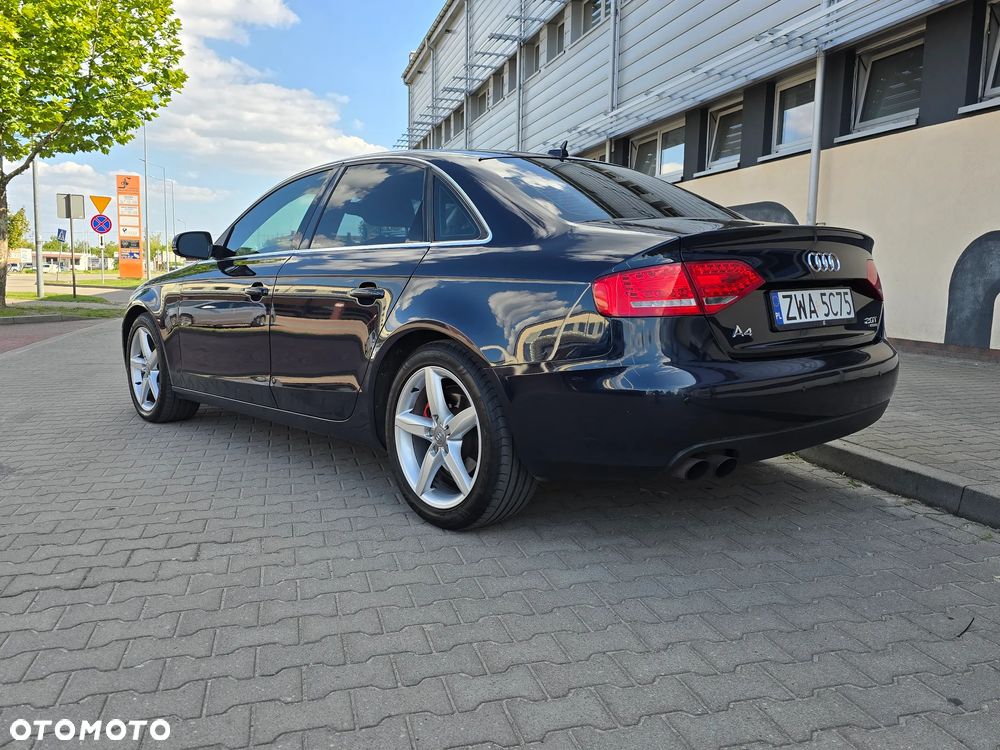 Audi A4 Limousine - 1