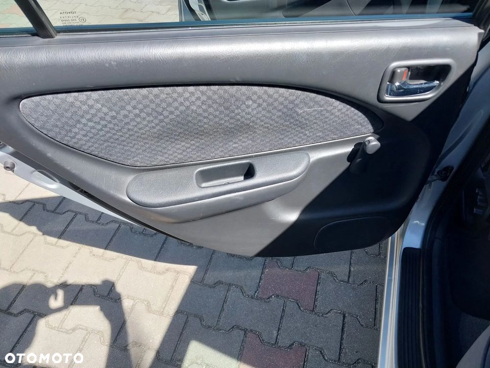 Toyota Avensis - 11