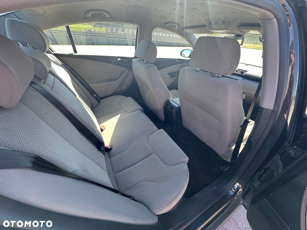 Volkswagen Passat - 17