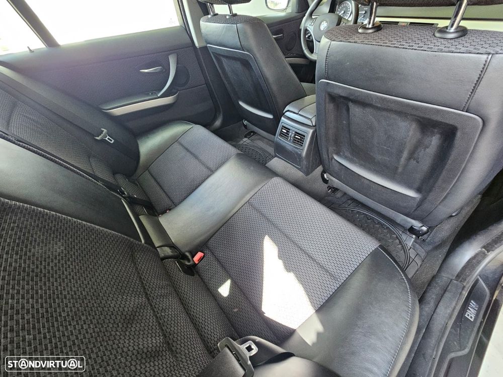 BMW 318 d LifeStyle - 24