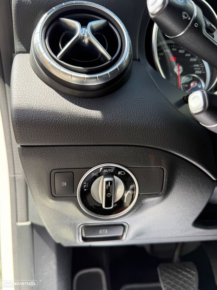 Mercedes-Benz CLA 200 d Shooting Brake AMG Line Aut. - 31