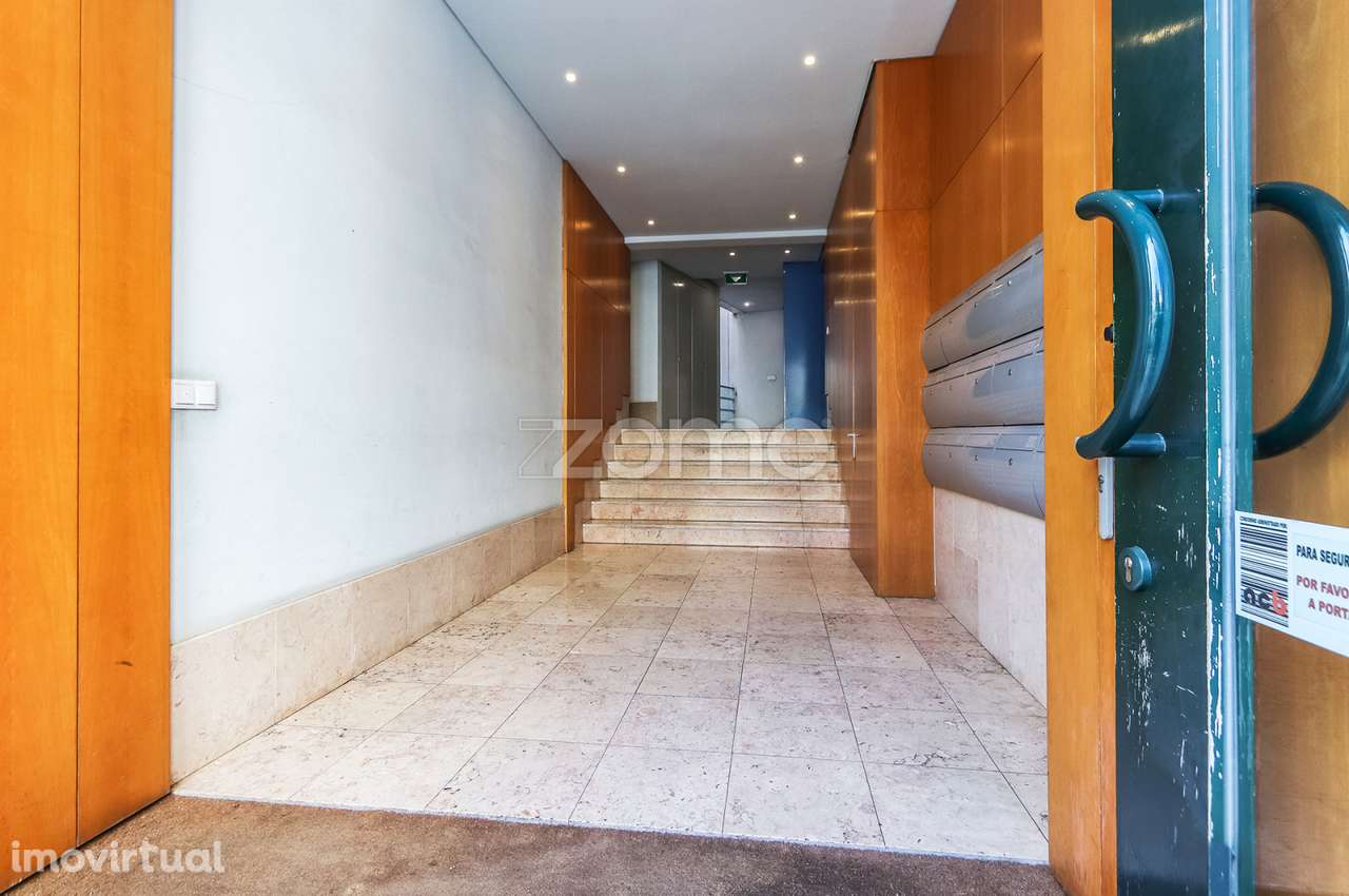 T2 Praça Luís de Camões no Chiado - Grande imagem: 4/30