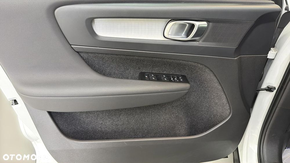 Volvo XC 40 T3 Momentum Pro - 11