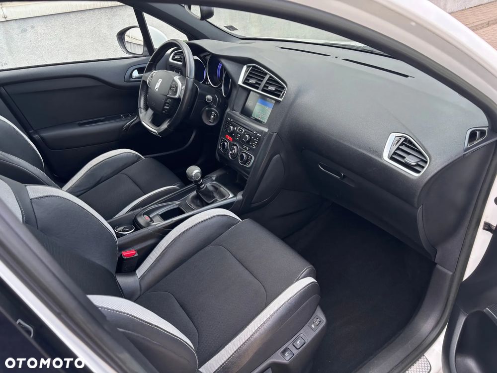 Citroën DS4 e-HDi 115 SoChic - 8