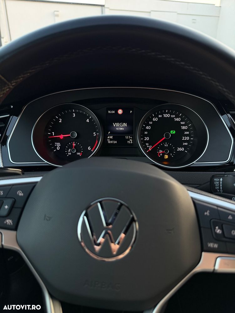 Volkswagen Passat - 34