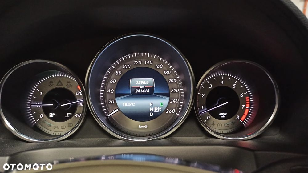 Mercedes-Benz Klasa E 250 7G-TRONIC - 27