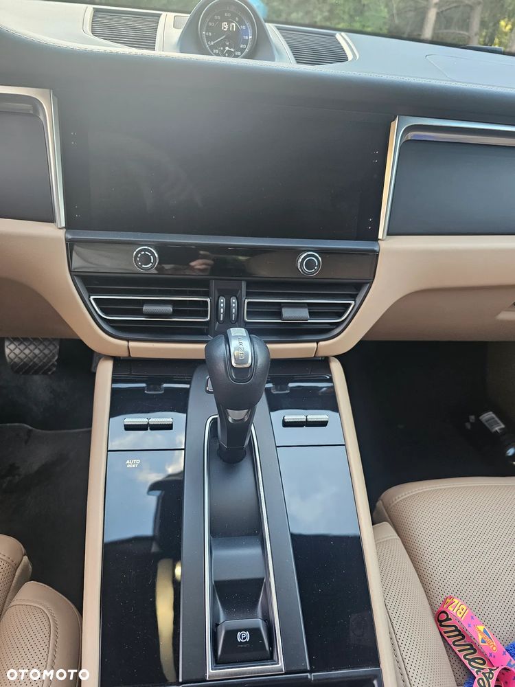 Porsche Macan T - 28