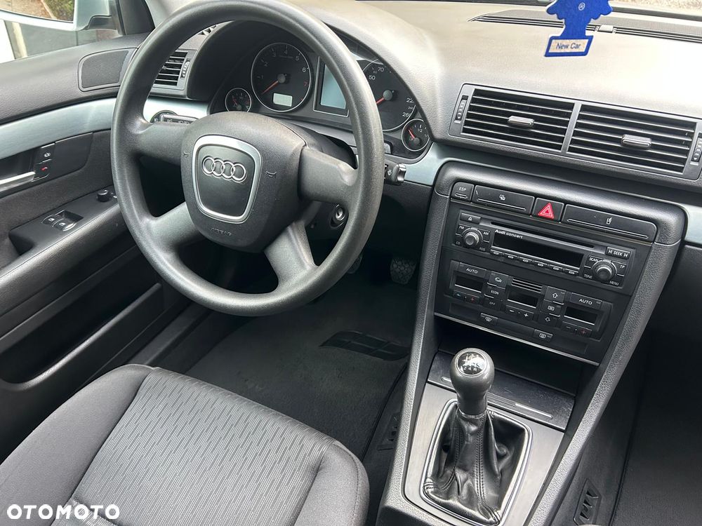 Audi A4 Limousine - 5