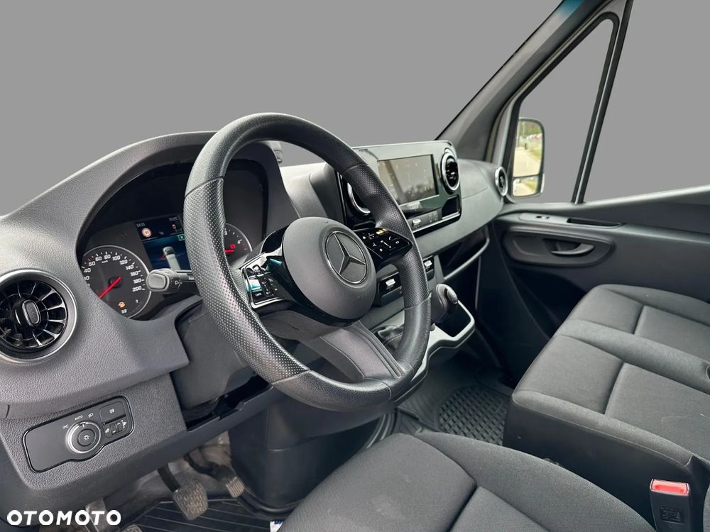 Mercedes-Benz Sprinter - 9