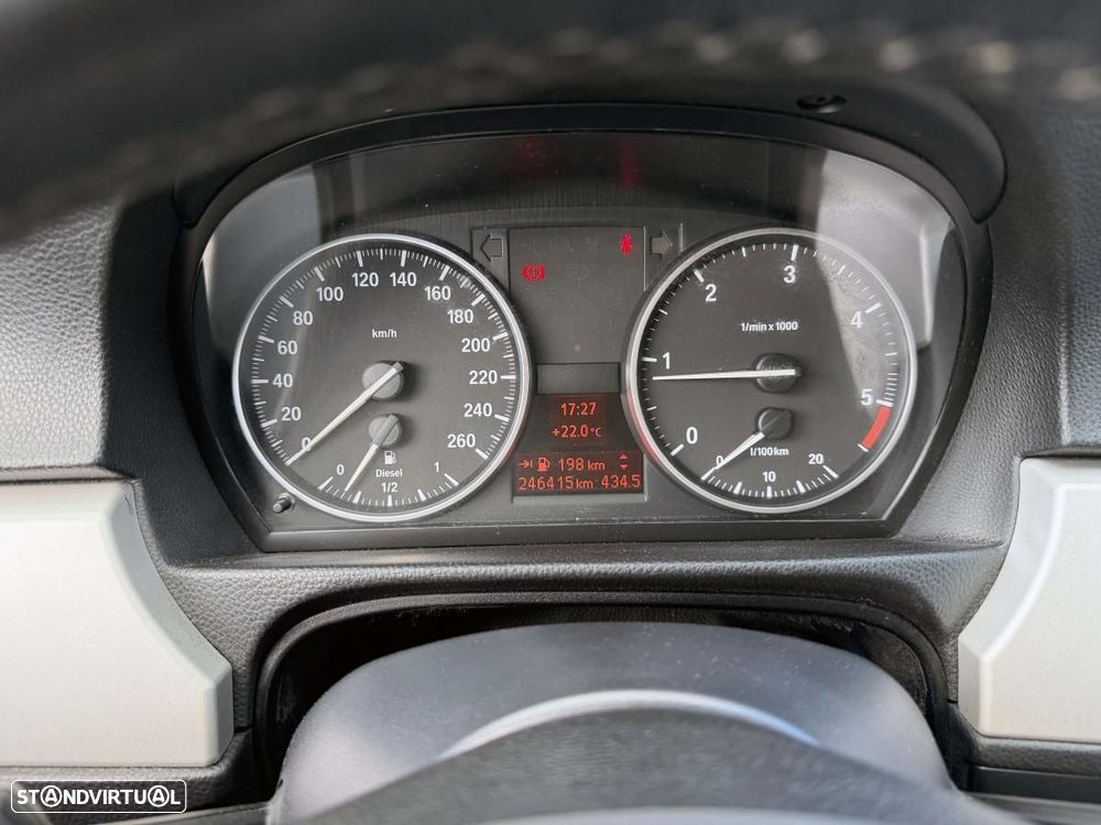 BMW 318 d LifeStyle - 32
