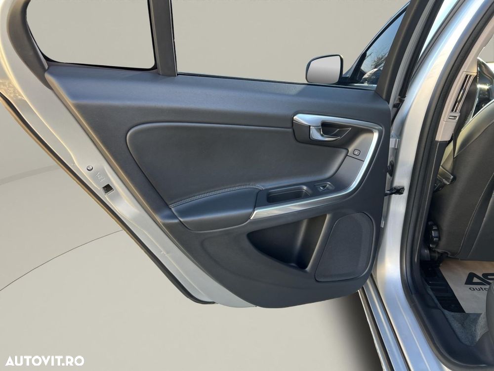 Volvo S60 D2 Momentum - 24