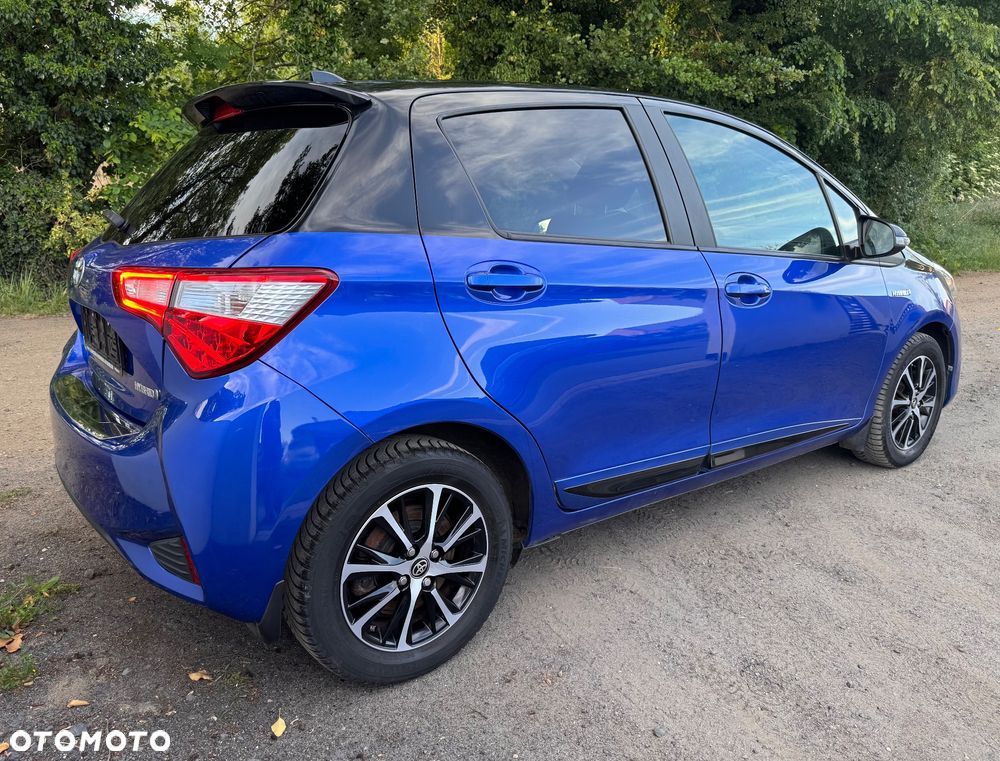 Toyota Yaris Hybrid 100 Selection Platinum - 16