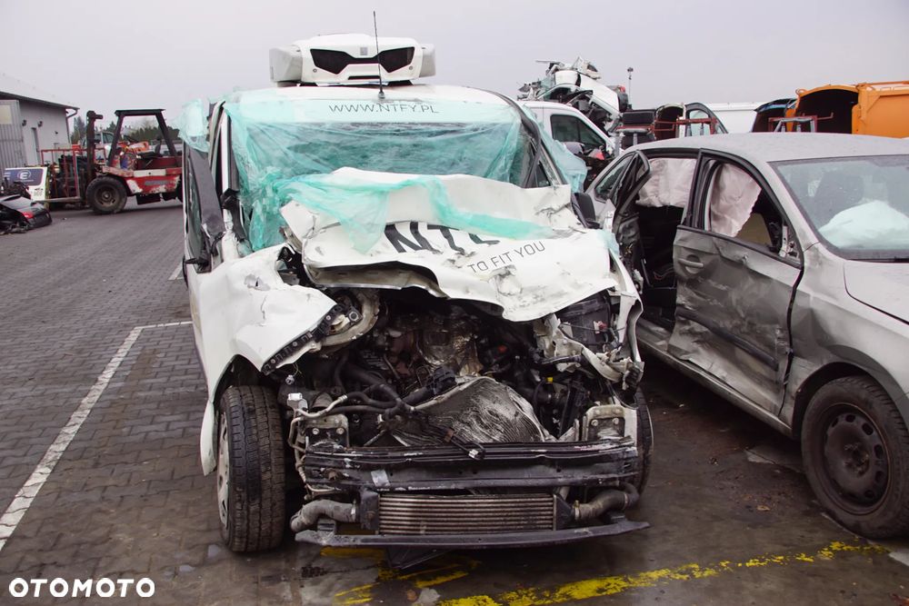 Auto na części - Fiat Doblo II Lift 1.6 Multijet 105 KM 263A8000 C635 249 2021R Silnik Skrzynia Drzwi Błotnik Zderzak Lampa Lusterko Klamka Deska Kokpit Sterownik Moduł Czujnik Licznik Panel Kierownica - 8