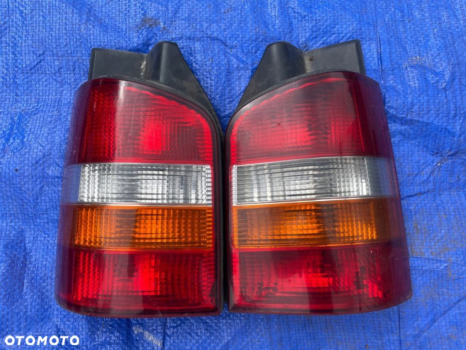 VW T5 LAMPY TYLNE KOMPLET DO KLAPY - 1
