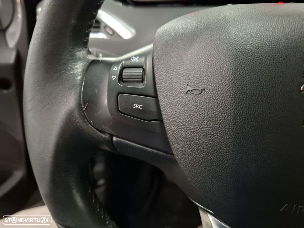 Peugeot 208 1.2 PureTech Style - 15